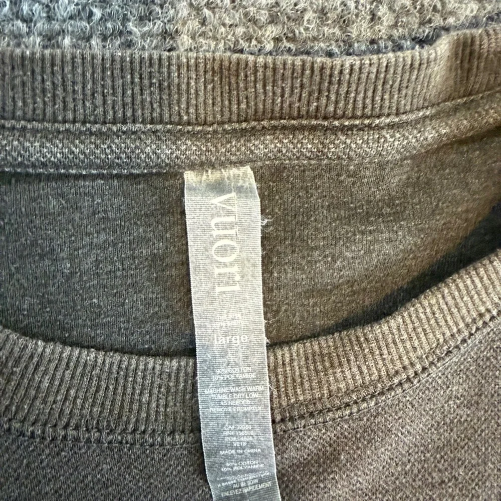 Vuori Mens Large Brown Textured Crewneck Sweatshirt Pocket Zip Stash V218